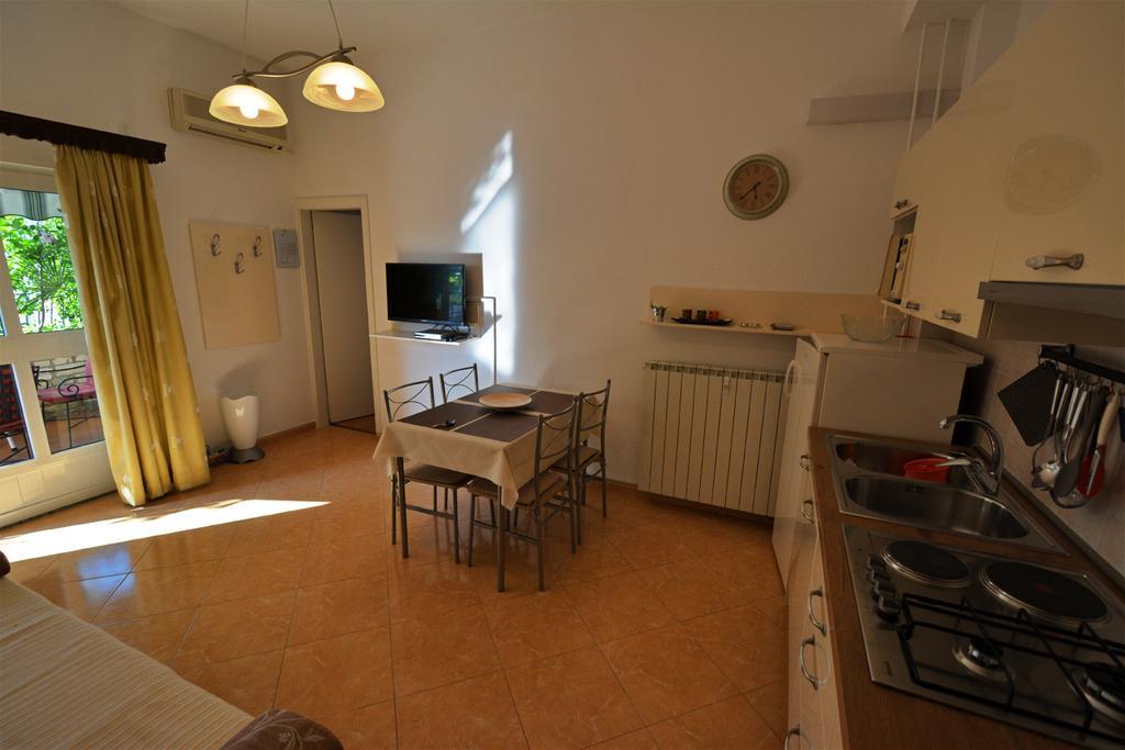 Apartments Nela Poreč Eksteriør bilde